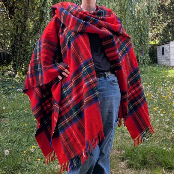 The Scotch House Red Tartan Scarf Wrap 100% Lambswool Plaid LIKE NEW soooo soft! - Picture 1 of 14